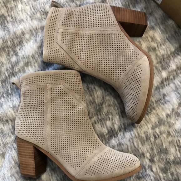 TOMS Lunata Desert Taupe Suede ankle bootie - Picture 3 of 8